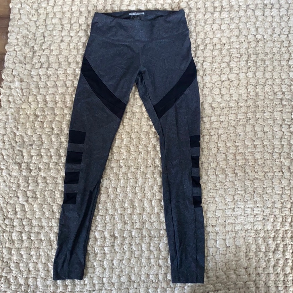 Mesh workout leggings